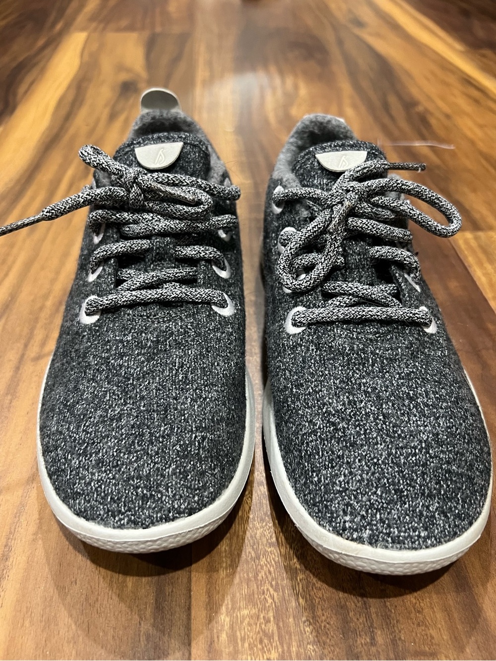 Allbirds women’s Wool Runner Sneakers - Charcoal size 7 - Picture 2 of 7